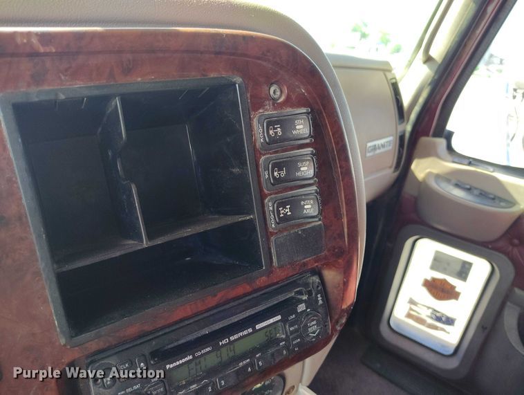 image for item DP4998 2007 Mack CHN613 semi truck