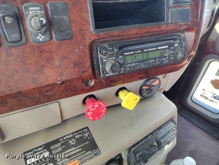 image for item DP4998 2007 Mack CHN613 semi truck