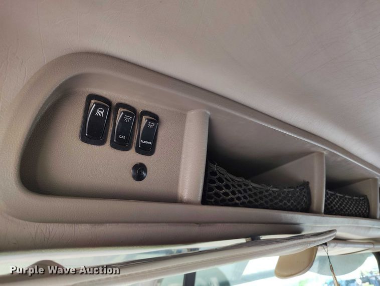 image for item DP4998 2007 Mack CHN613 semi truck