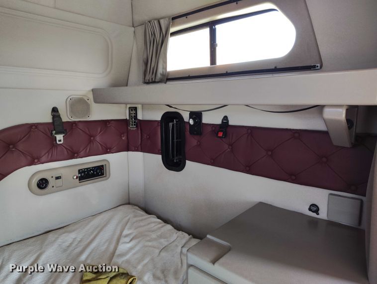 image for item DP4998 2007 Mack CHN613 semi truck