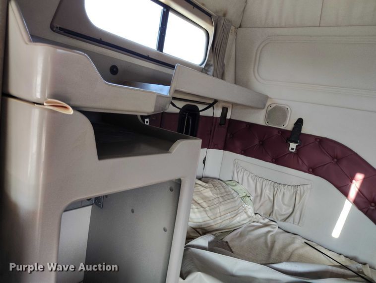 image for item DP4998 2007 Mack CHN613 semi truck