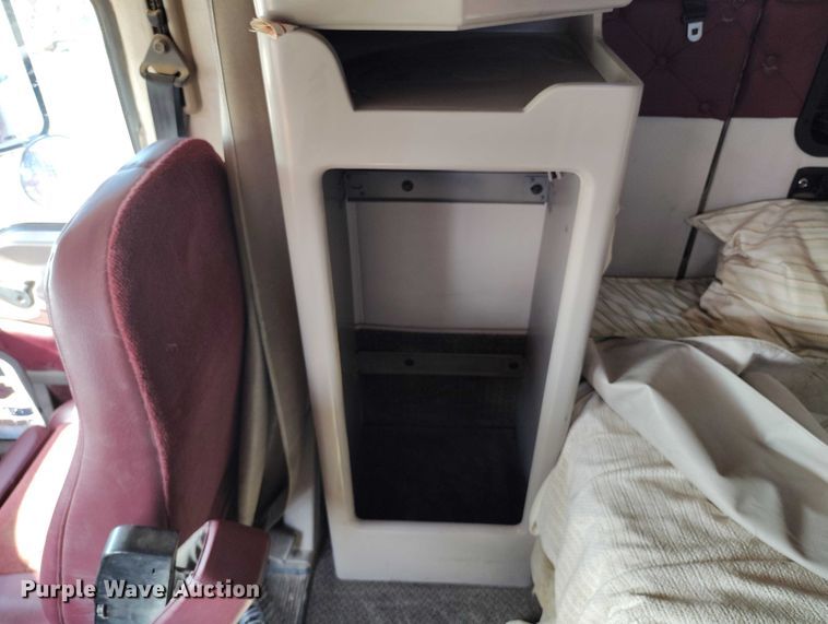 image for item DP4998 2007 Mack CHN613 semi truck