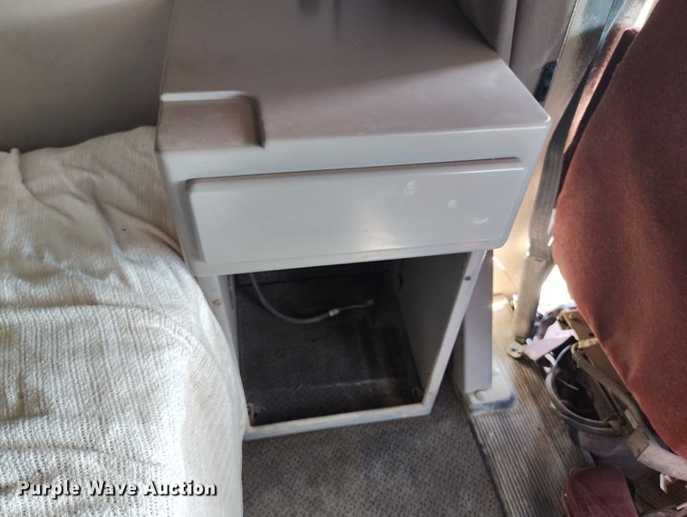 image for item DP4998 2007 Mack CHN613 semi truck