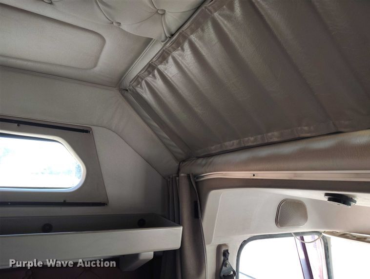 image for item DP4998 2007 Mack CHN613 semi truck