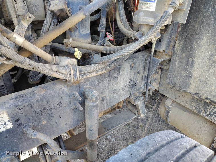 image for item DP4998 2007 Mack CHN613 semi truck