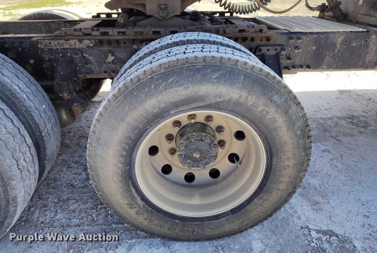 image for item DP4998 2007 Mack CHN613 semi truck