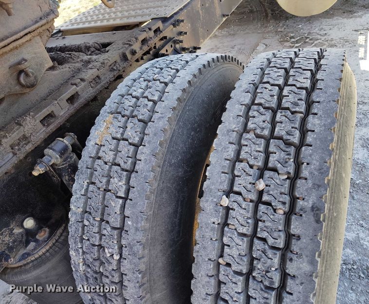 image for item DP4998 2007 Mack CHN613 semi truck