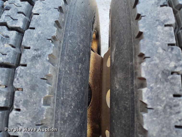 image for item DP4998 2007 Mack CHN613 semi truck