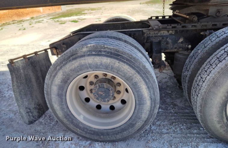 image for item DP4998 2007 Mack CHN613 semi truck