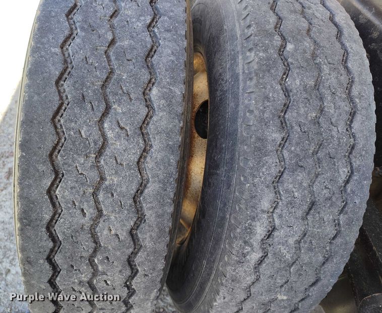 image for item DP4998 2007 Mack CHN613 semi truck