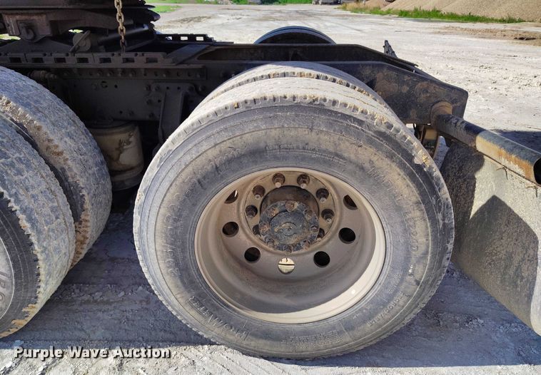 image for item DP4998 2007 Mack CHN613 semi truck