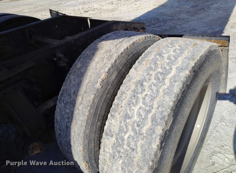 image for item DP4998 2007 Mack CHN613 semi truck