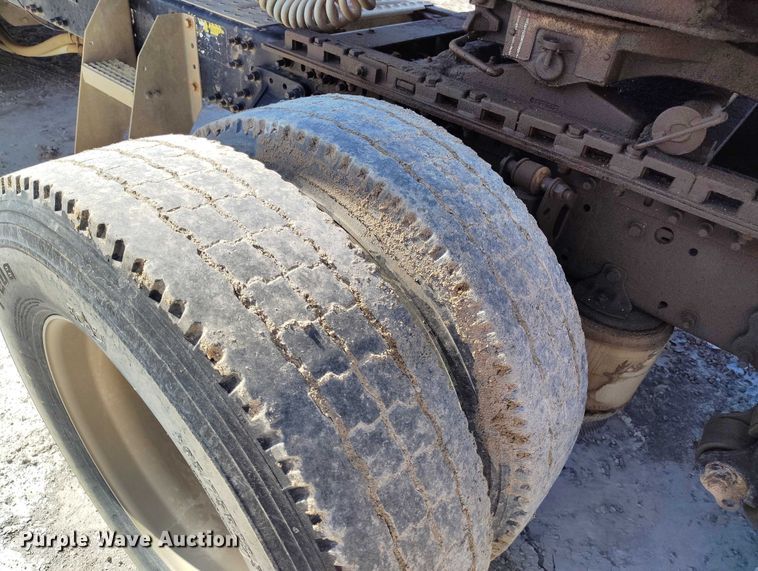 image for item DP4998 2007 Mack CHN613 semi truck