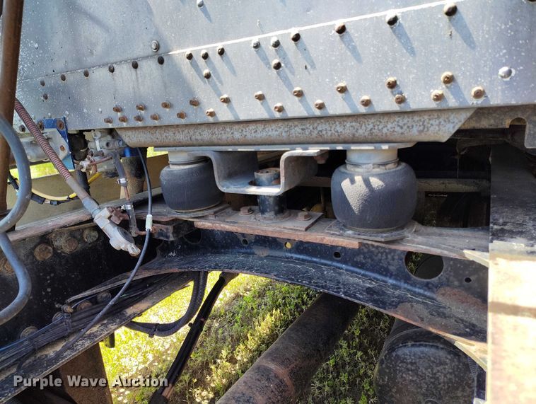 image for item DP5009 1993 Freightliner FLD semi truck