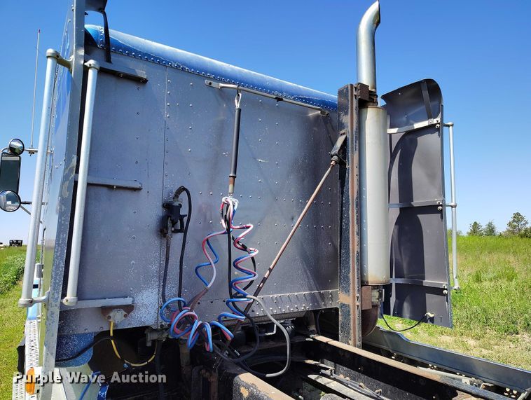 image for item DP5009 1993 Freightliner FLD semi truck