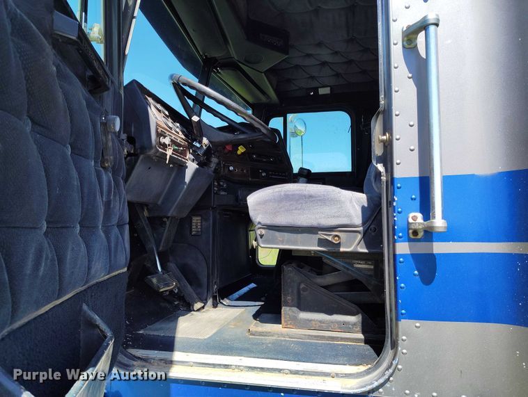 image for item DP5009 1993 Freightliner FLD semi truck