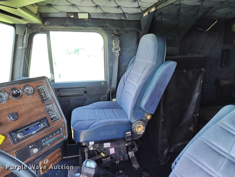 image for item DP5009 1993 Freightliner FLD semi truck