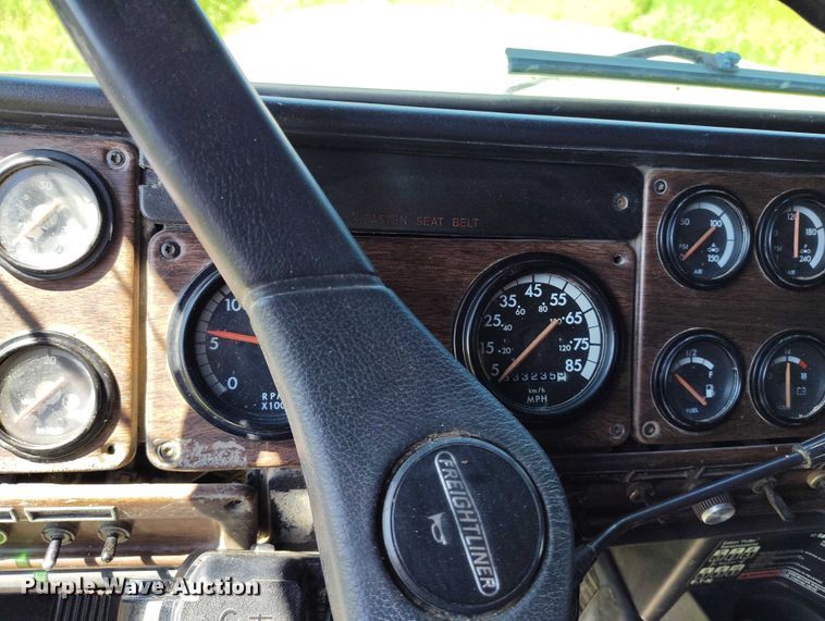 image for item DP5009 1993 Freightliner FLD semi truck
