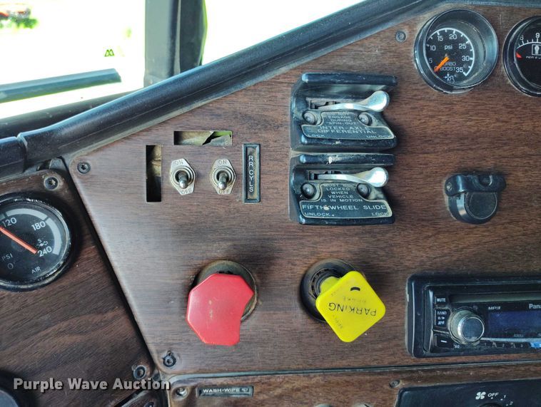 image for item DP5009 1993 Freightliner FLD semi truck