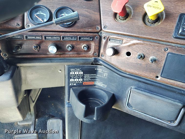 image for item DP5009 1993 Freightliner FLD semi truck