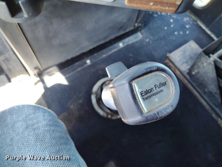 image for item DP5009 1993 Freightliner FLD semi truck