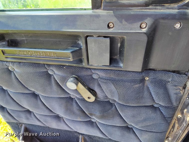 image for item DP5009 1993 Freightliner FLD semi truck