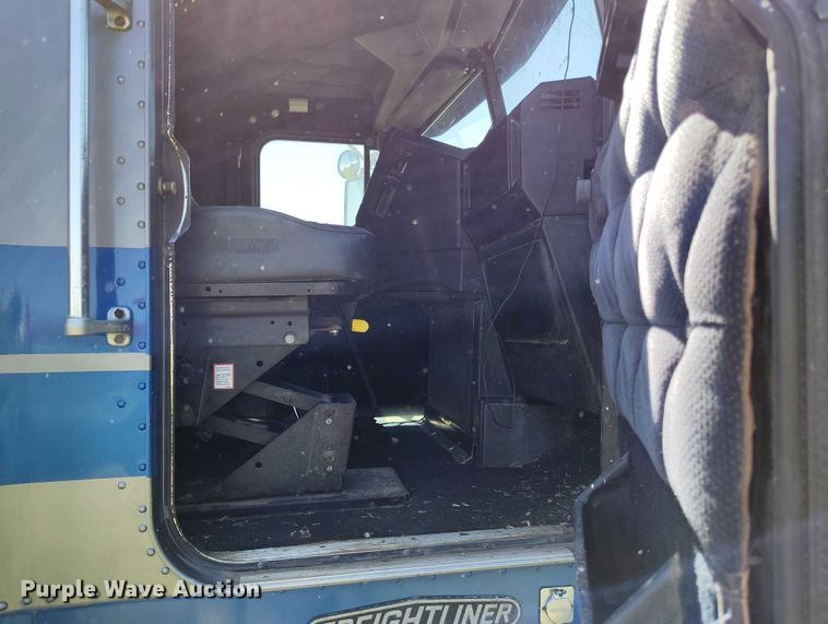 image for item DP5009 1993 Freightliner FLD semi truck