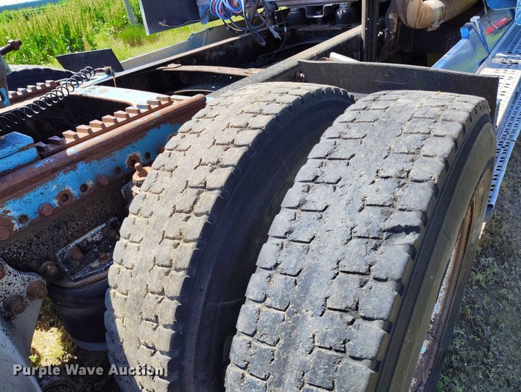 image for item DP5009 1993 Freightliner FLD semi truck