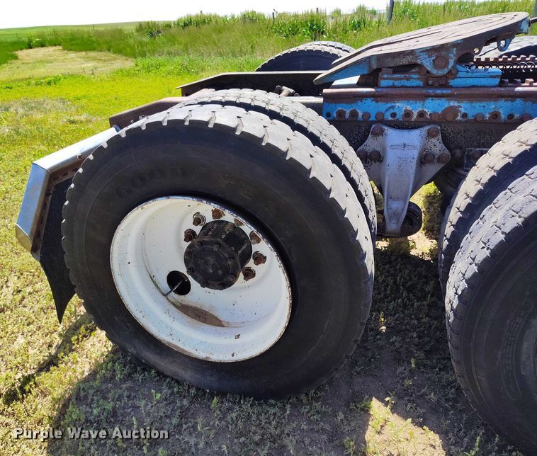 image for item DP5009 1993 Freightliner FLD semi truck