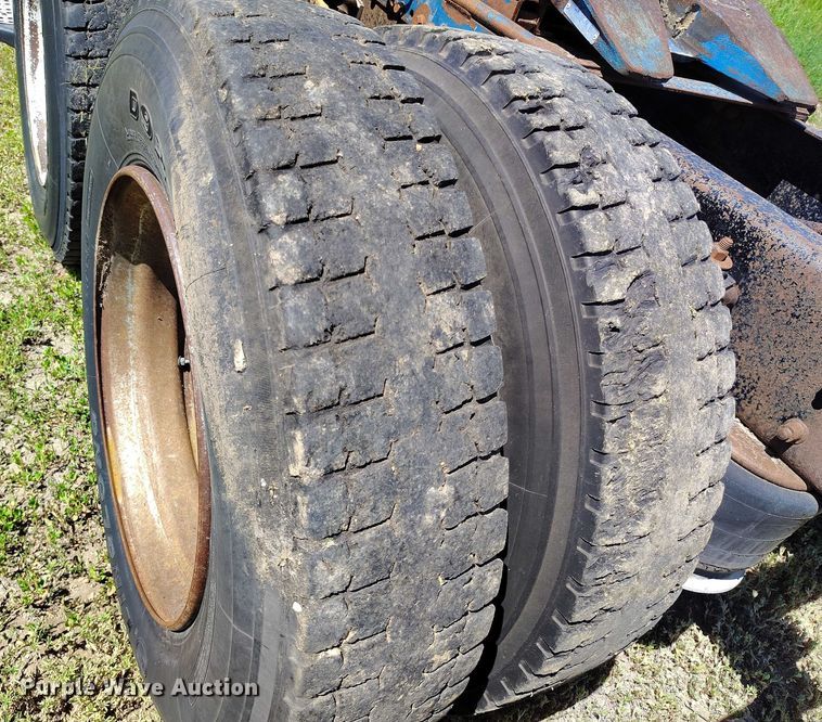 image for item DP5009 1993 Freightliner FLD semi truck