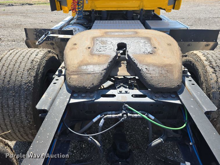 image for item DR3777 2021 Freightliner Cascadia 126 semi truck