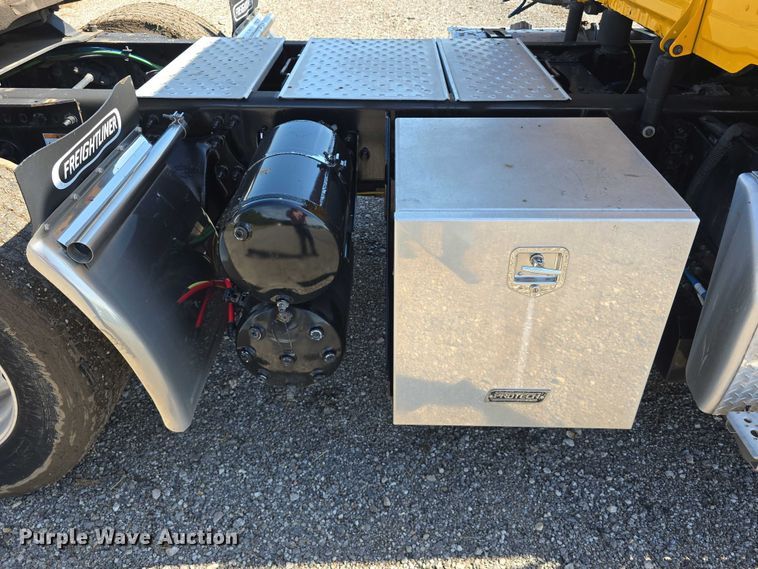 image for item DR3777 2021 Freightliner Cascadia 126 semi truck