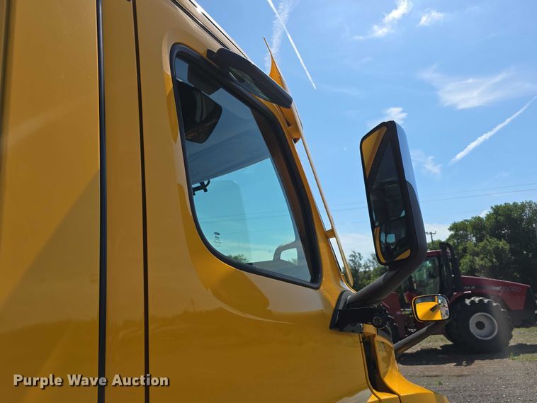 image for item DR3777 2021 Freightliner Cascadia 126 semi truck