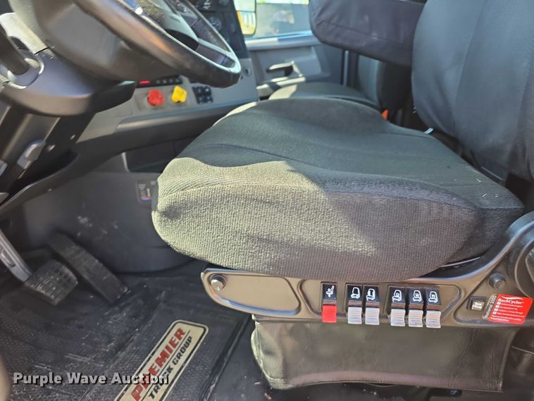 image for item DR3777 2021 Freightliner Cascadia 126 semi truck