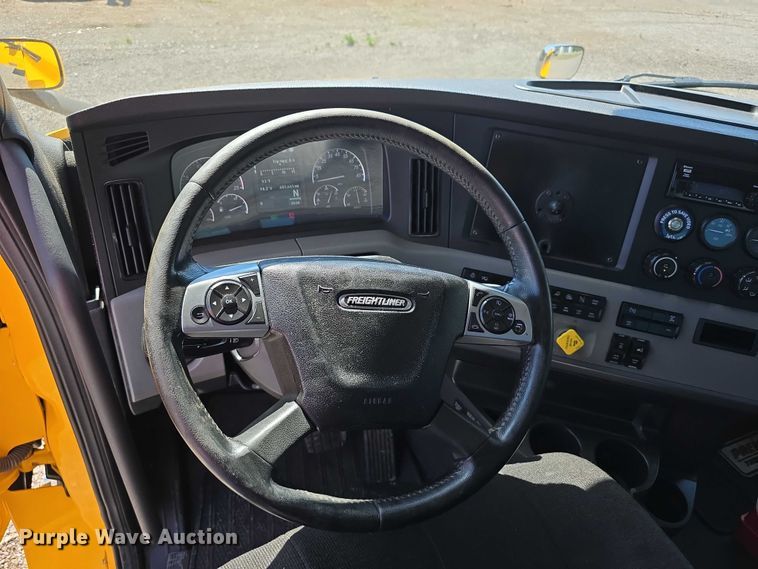 image for item DR3777 2021 Freightliner Cascadia 126 semi truck