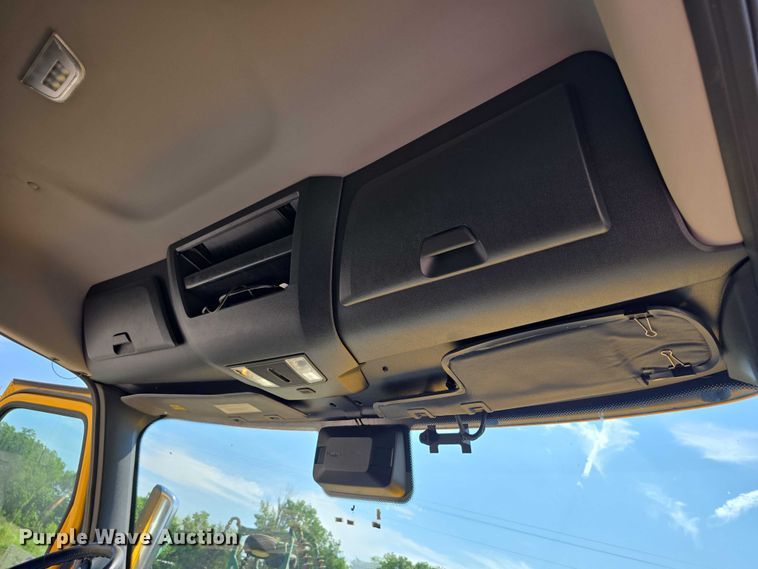 image for item DR3777 2021 Freightliner Cascadia 126 semi truck