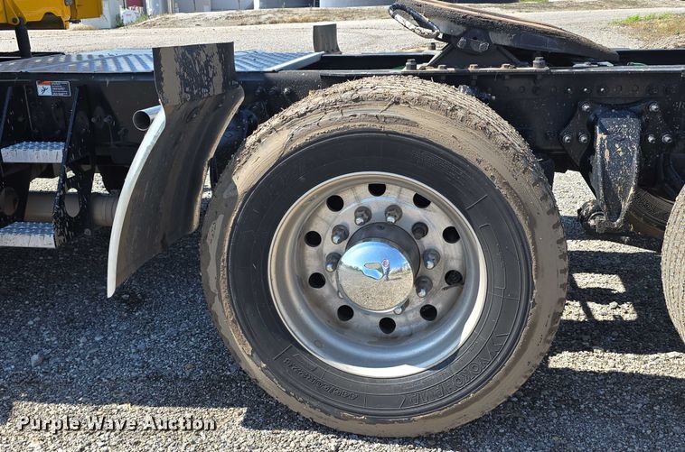 image for item DR3777 2021 Freightliner Cascadia 126 semi truck