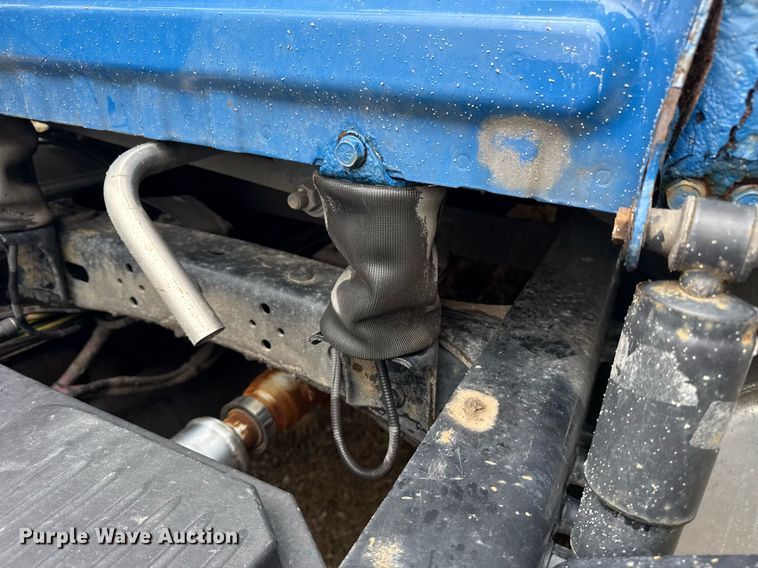 image for item DS3759 2011 Freightliner Cascadia semi truck