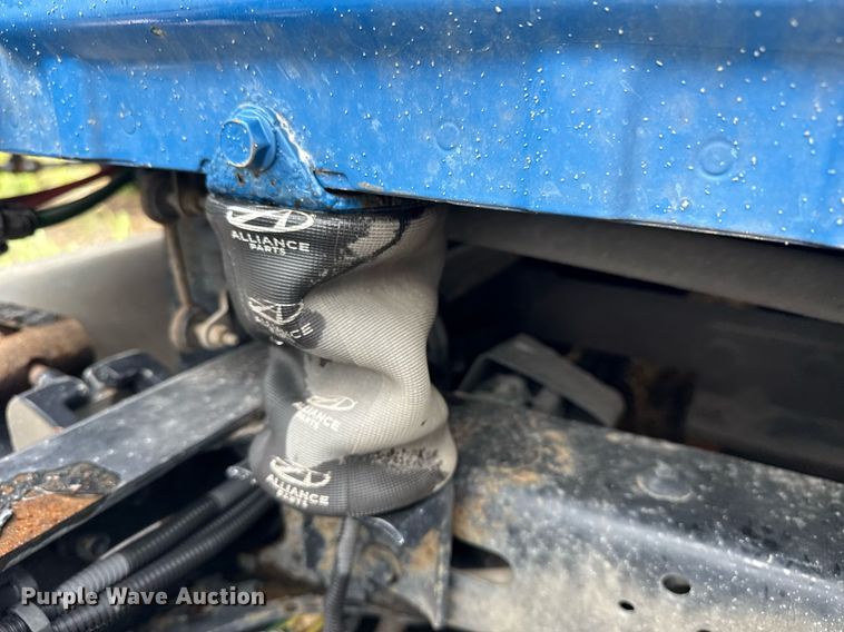 image for item DS3759 2011 Freightliner Cascadia semi truck