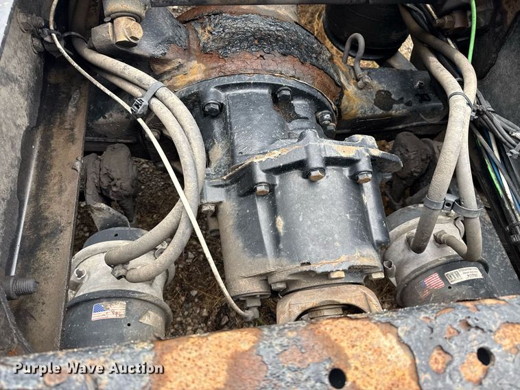 image for item DS3759 2011 Freightliner Cascadia semi truck