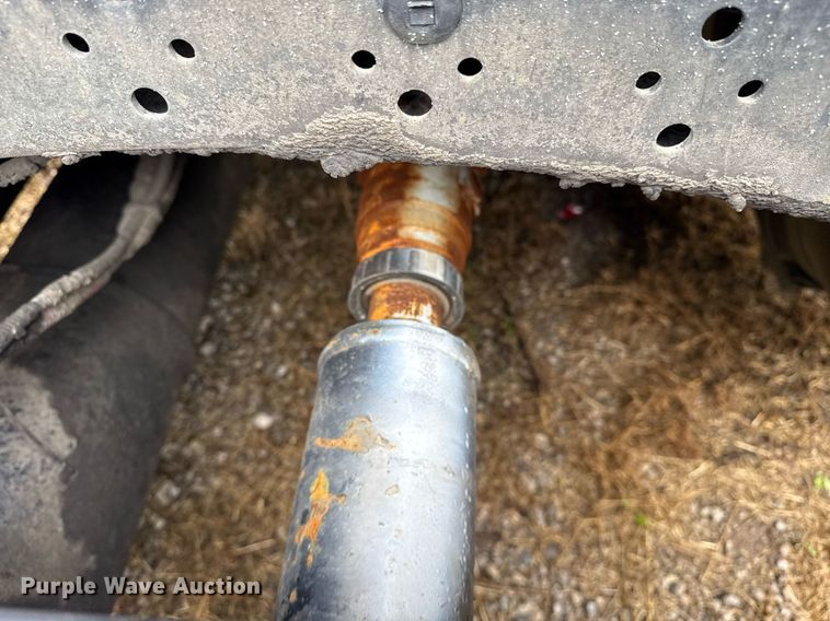 image for item DS3759 2011 Freightliner Cascadia semi truck