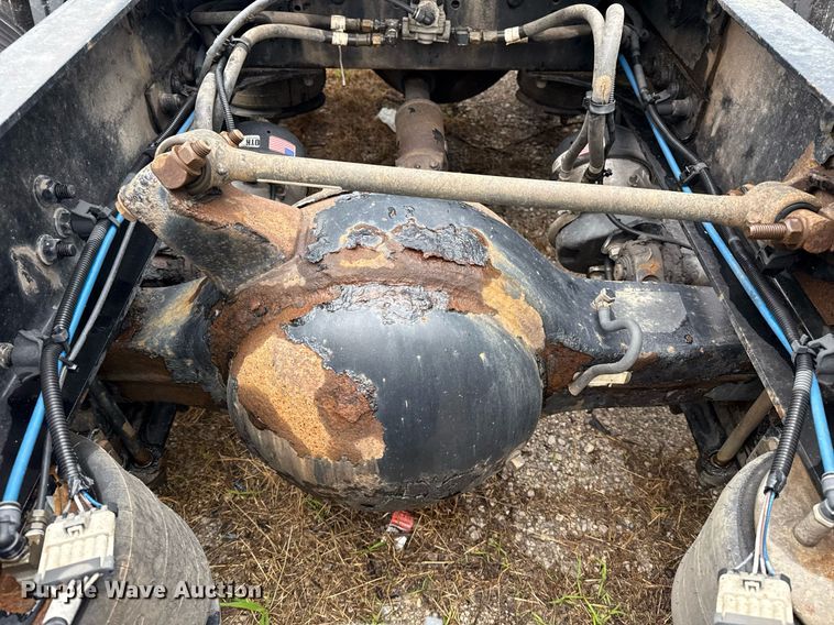 image for item DS3759 2011 Freightliner Cascadia semi truck