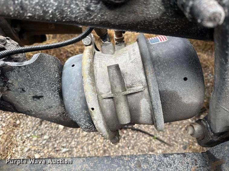 image for item DS3759 2011 Freightliner Cascadia semi truck