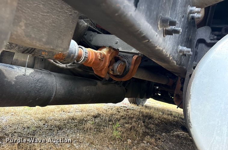 image for item DS3759 2011 Freightliner Cascadia semi truck