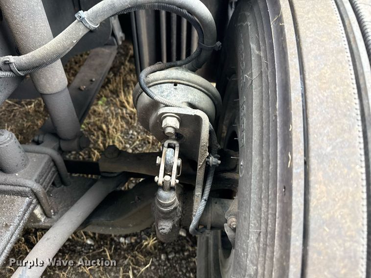 image for item DS3759 2011 Freightliner Cascadia semi truck