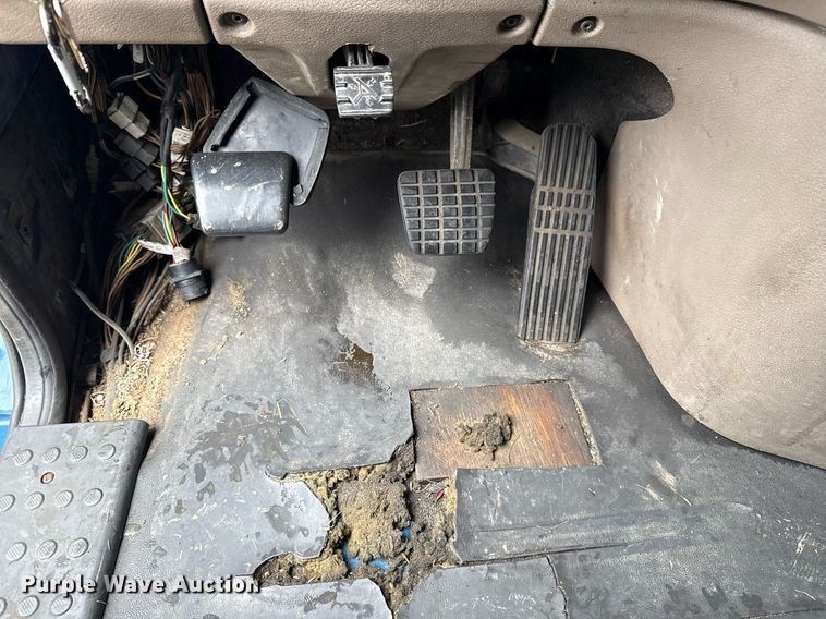 image for item DS3759 2011 Freightliner Cascadia semi truck