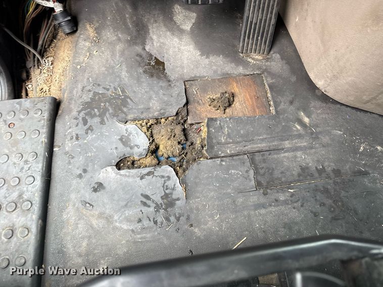 image for item DS3759 2011 Freightliner Cascadia semi truck