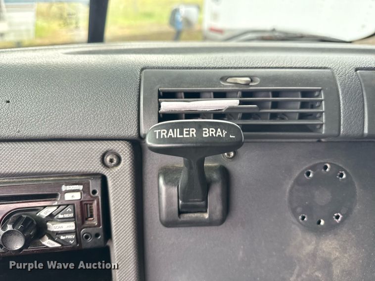 image for item DS3759 2011 Freightliner Cascadia semi truck