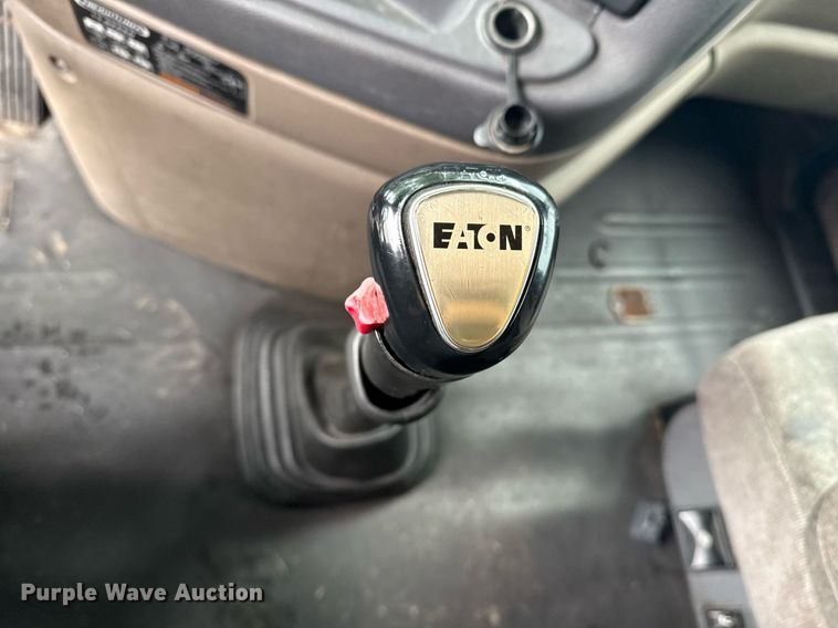 image for item DS3759 2011 Freightliner Cascadia semi truck