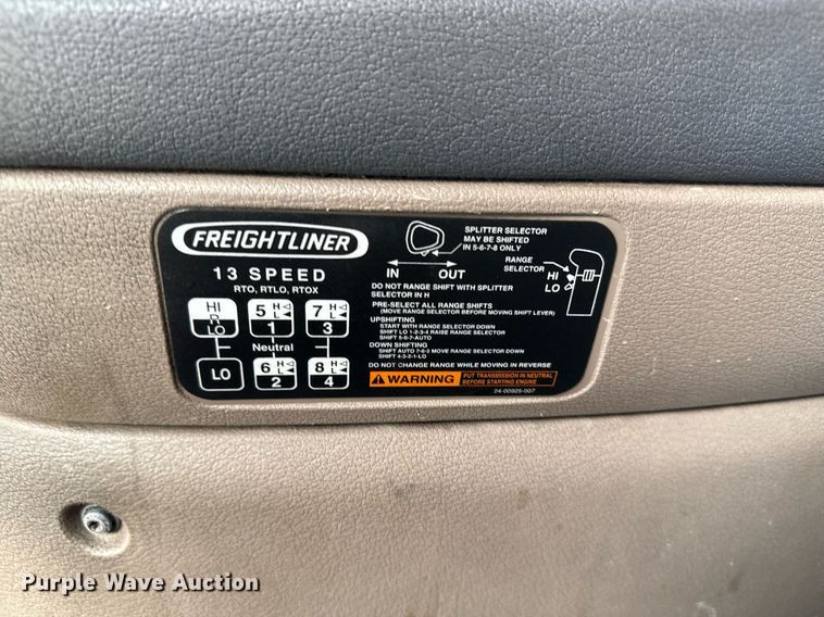 image for item DS3759 2011 Freightliner Cascadia semi truck